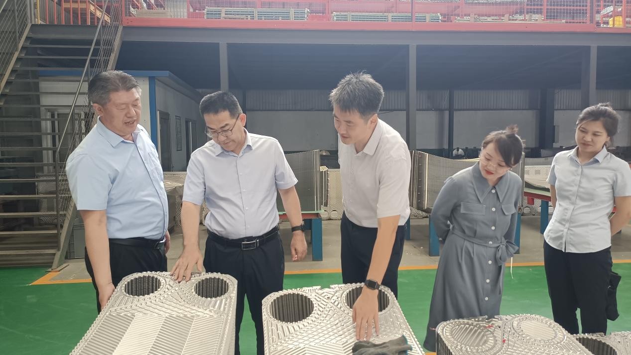 齊魯股交黨委委員、總經(jīng)理李學(xué)鋒上門(mén)問(wèn)需送服務(wù)深入掛牌企業(yè)調(diào)查研究