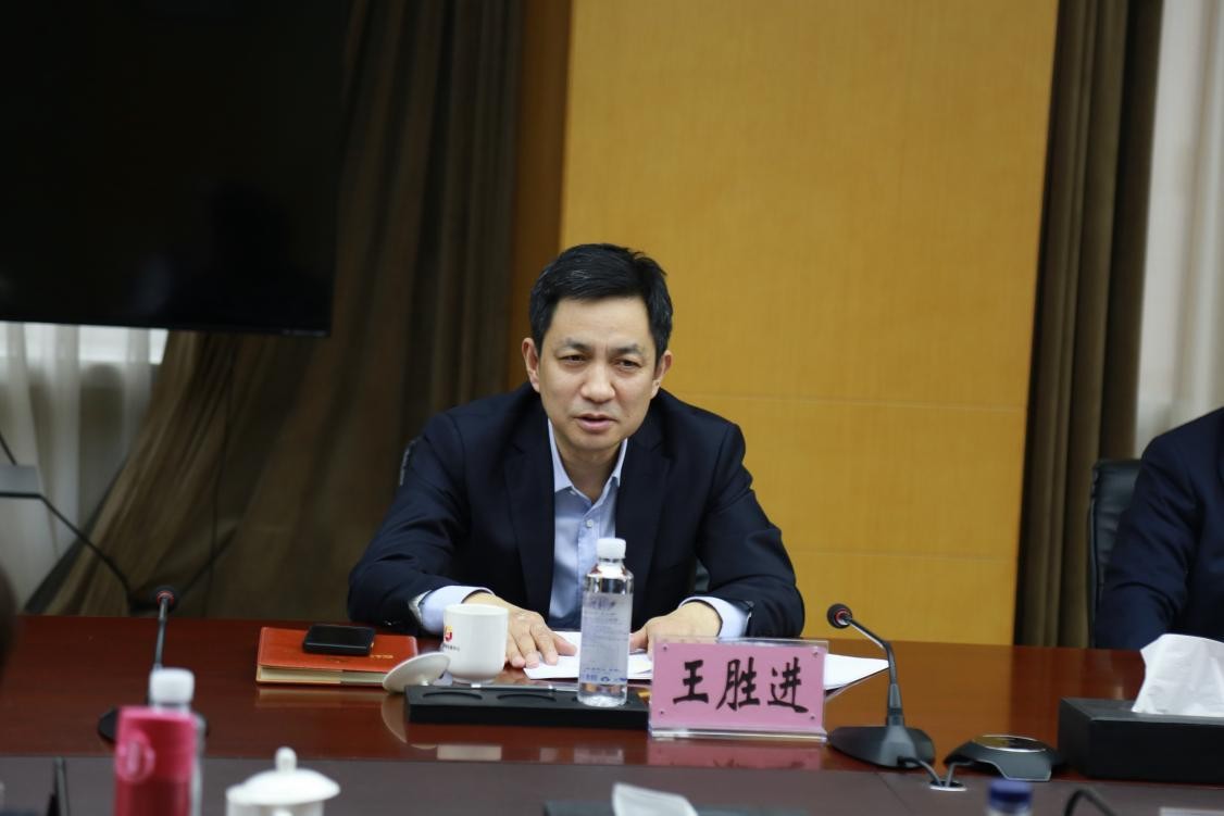 以黨的創新理論凝心聚魂  走好高質量發展之路 齊魯股交黨委書記、董事長王勝進主持召開黨委理論學習中心組會議并講話